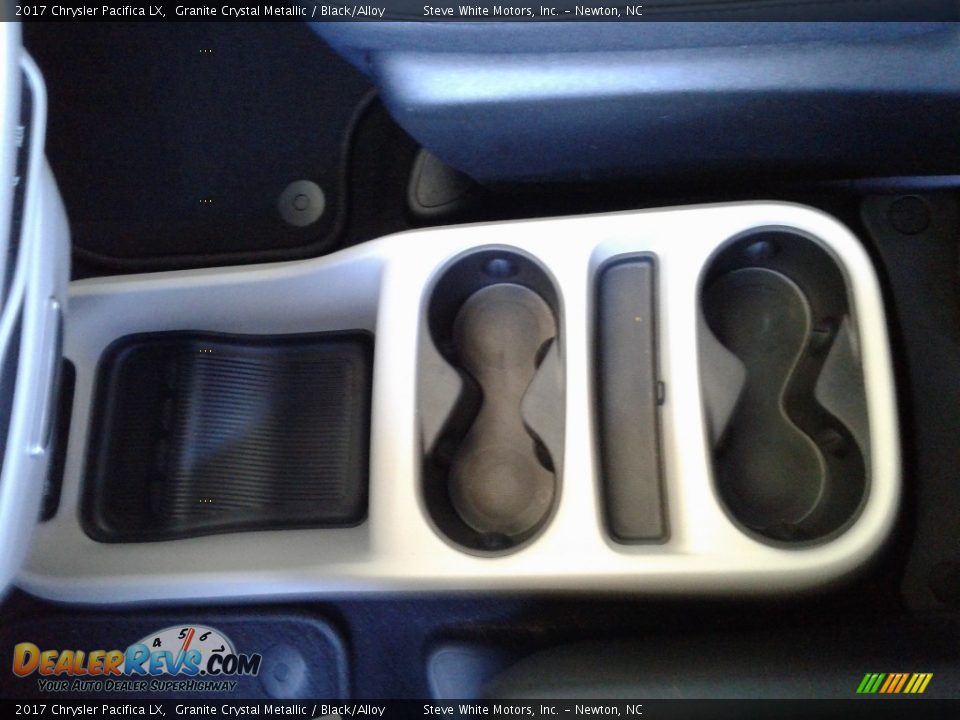 2017 Chrysler Pacifica LX Granite Crystal Metallic / Black/Alloy Photo #27