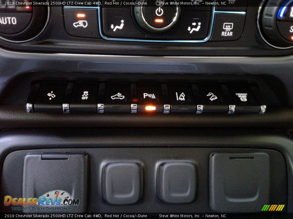 2019 Chevrolet Silverado 2500HD LTZ Crew Cab 4WD Red Hot / Cocoa/­Dune Photo #31