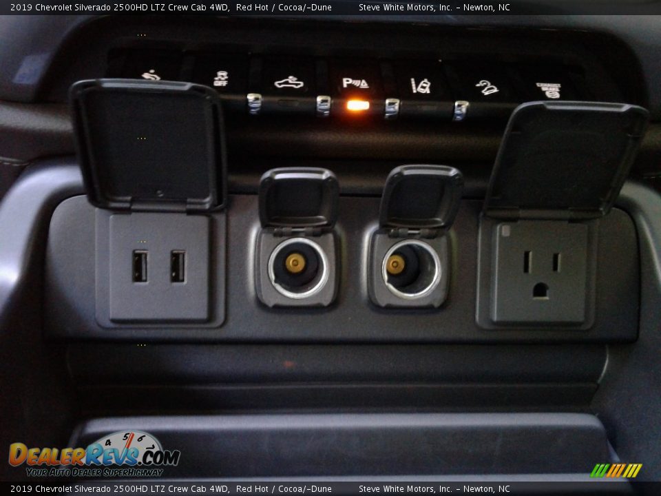 2019 Chevrolet Silverado 2500HD LTZ Crew Cab 4WD Red Hot / Cocoa/­Dune Photo #32