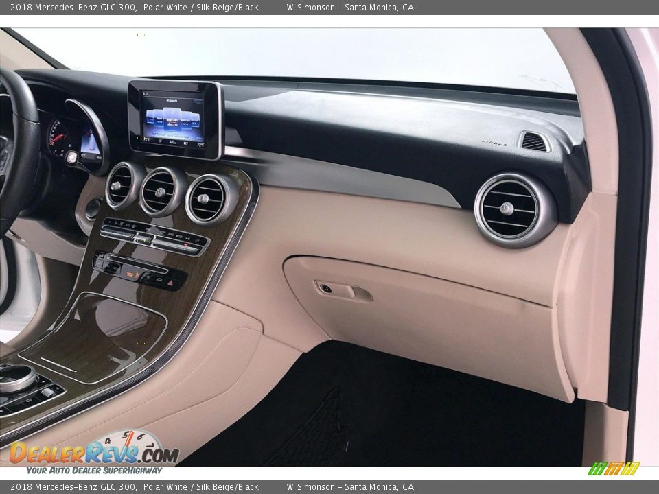 2018 Mercedes-Benz GLC 300 Polar White / Silk Beige/Black Photo #28