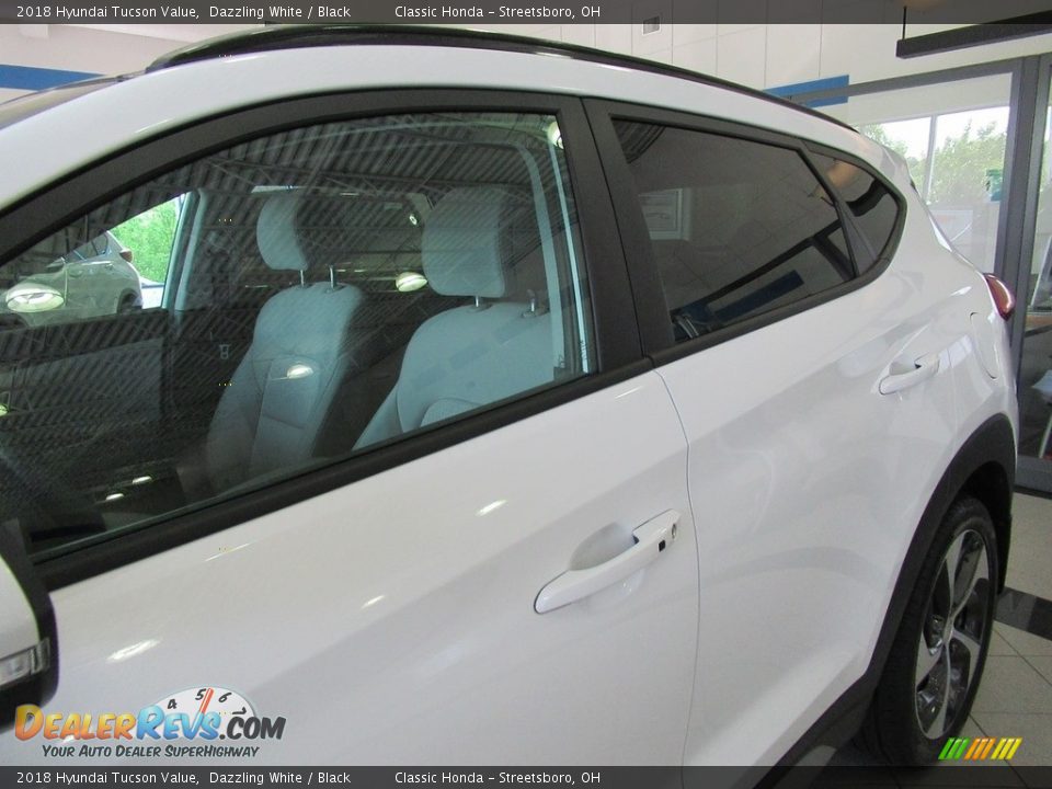 2018 Hyundai Tucson Value Dazzling White / Black Photo #8