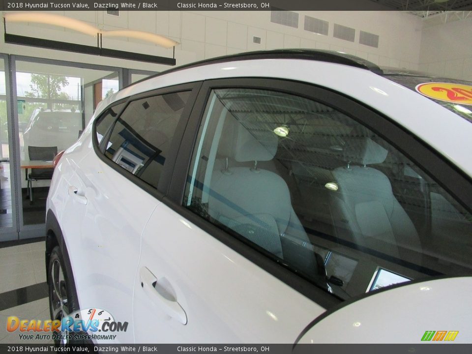 2018 Hyundai Tucson Value Dazzling White / Black Photo #11