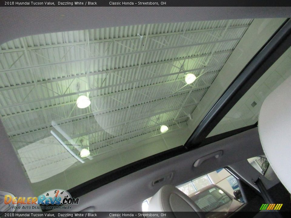 2018 Hyundai Tucson Value Dazzling White / Black Photo #17