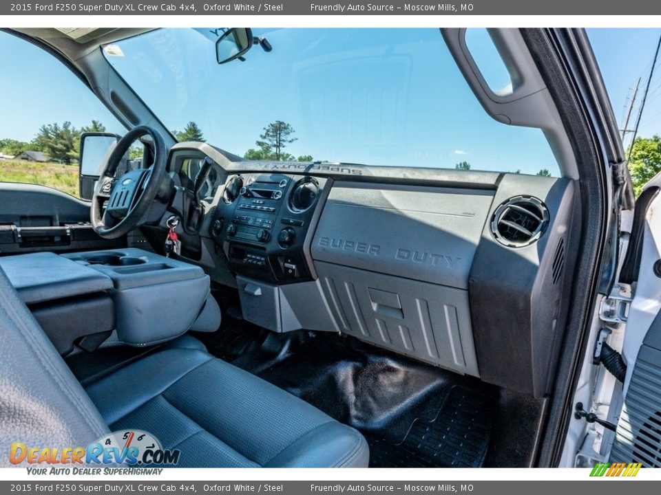 2015 Ford F250 Super Duty XL Crew Cab 4x4 Oxford White / Steel Photo #30