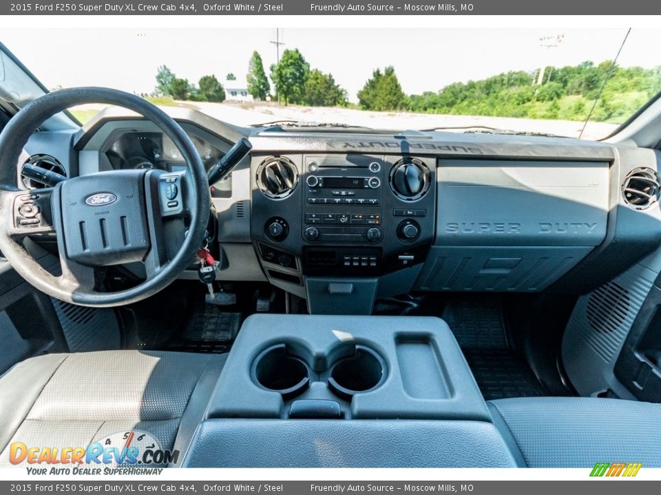 2015 Ford F250 Super Duty XL Crew Cab 4x4 Oxford White / Steel Photo #33