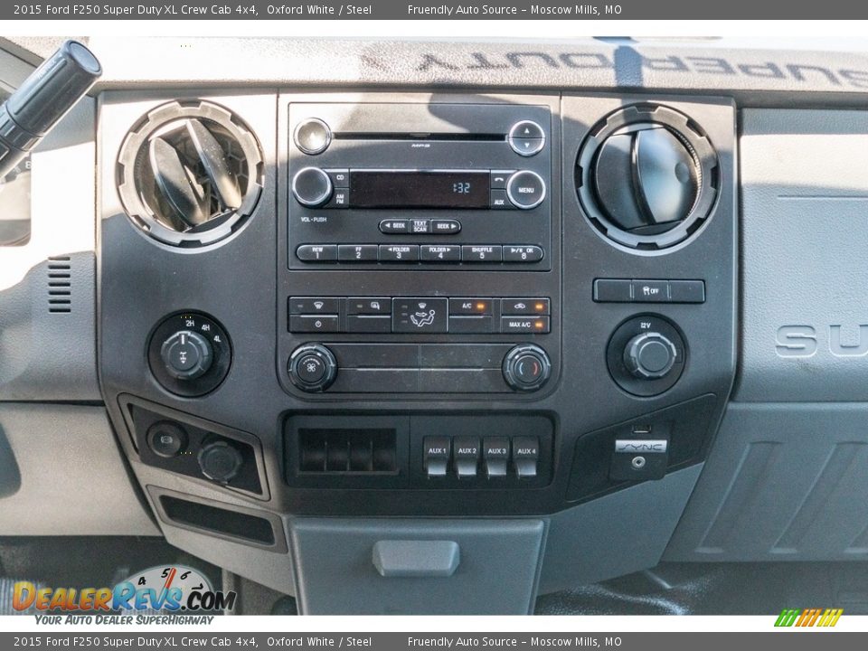 2015 Ford F250 Super Duty XL Crew Cab 4x4 Oxford White / Steel Photo #34