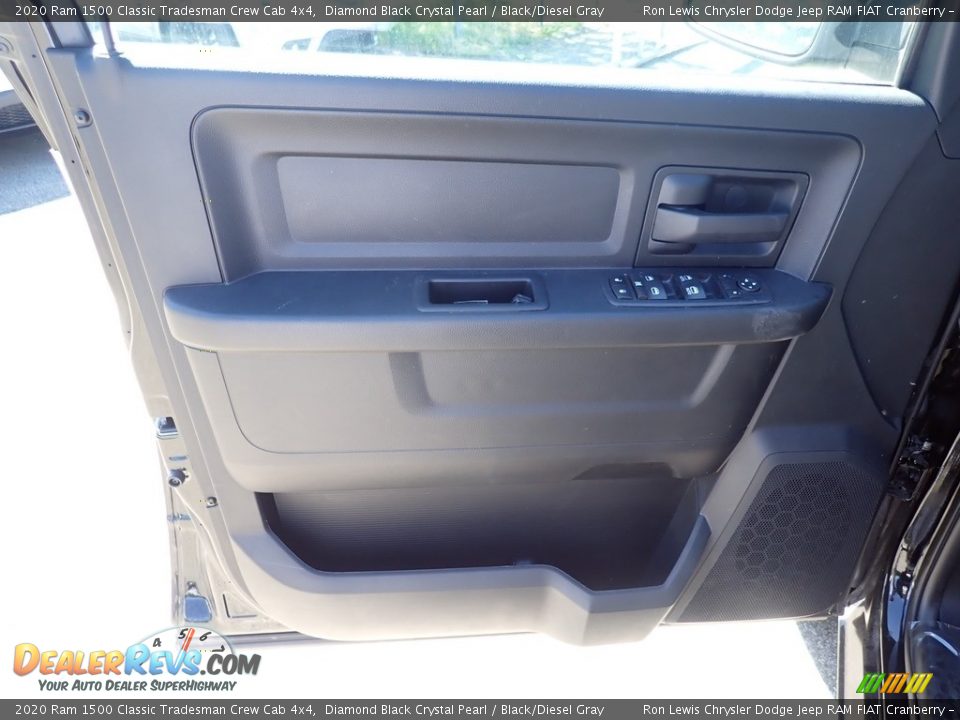 2020 Ram 1500 Classic Tradesman Crew Cab 4x4 Diamond Black Crystal Pearl / Black/Diesel Gray Photo #17