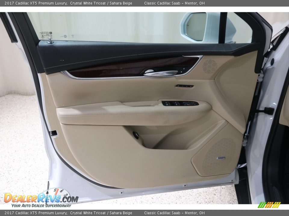 2017 Cadillac XT5 Premium Luxury Crystal White Tricoat / Sahara Beige Photo #5
