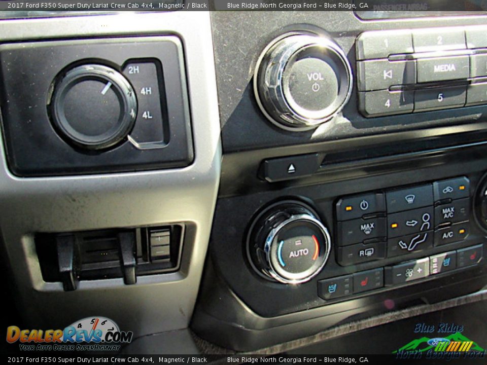 2017 Ford F350 Super Duty Lariat Crew Cab 4x4 Magnetic / Black Photo #23