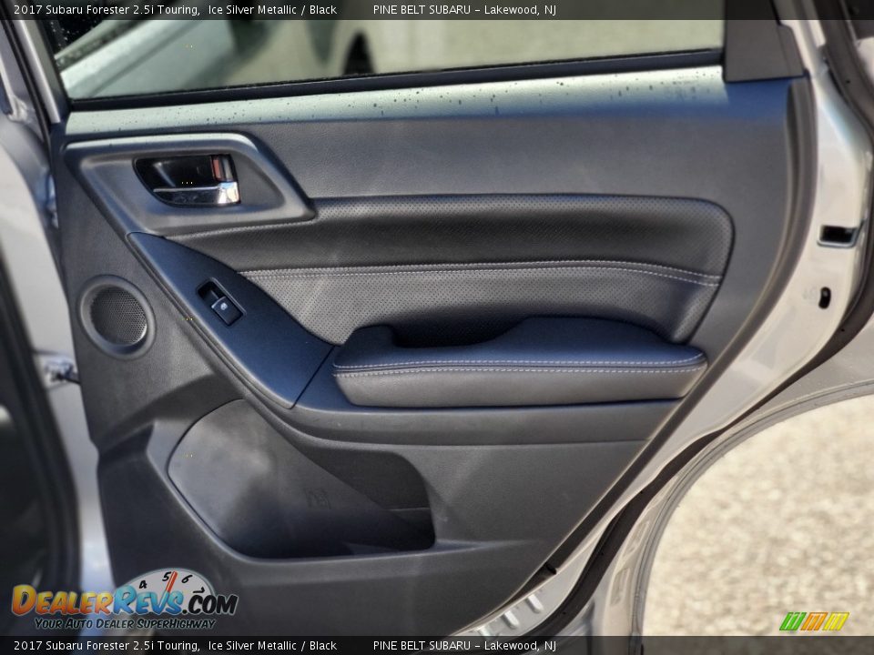 2017 Subaru Forester 2.5i Touring Ice Silver Metallic / Black Photo #24
