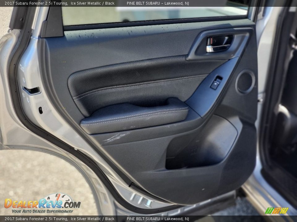 2017 Subaru Forester 2.5i Touring Ice Silver Metallic / Black Photo #30