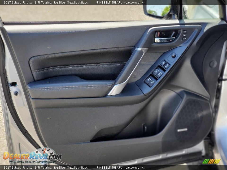 2017 Subaru Forester 2.5i Touring Ice Silver Metallic / Black Photo #33