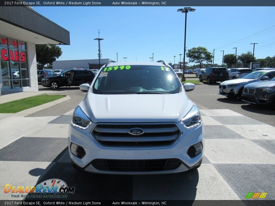 2017 Ford Escape SE Oxford White / Medium Light Stone Photo #2