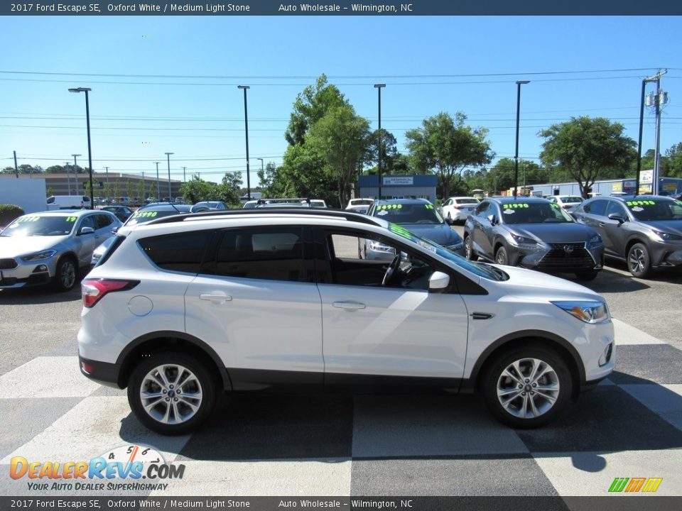2017 Ford Escape SE Oxford White / Medium Light Stone Photo #3