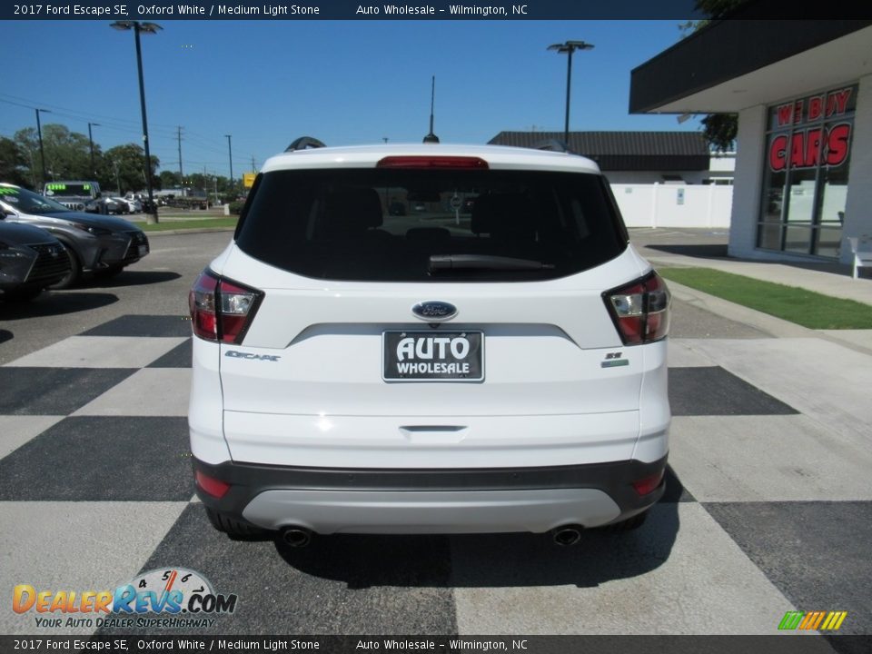 2017 Ford Escape SE Oxford White / Medium Light Stone Photo #4