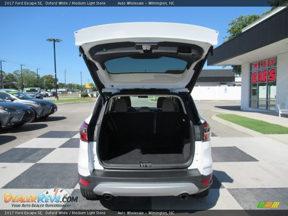 2017 Ford Escape SE Oxford White / Medium Light Stone Photo #5