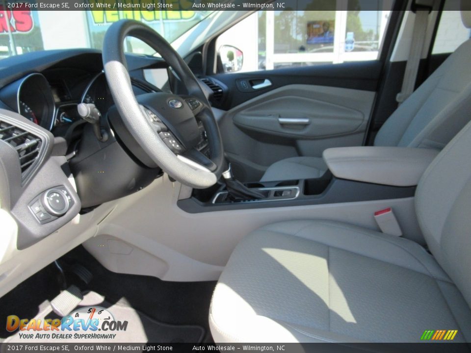 2017 Ford Escape SE Oxford White / Medium Light Stone Photo #10