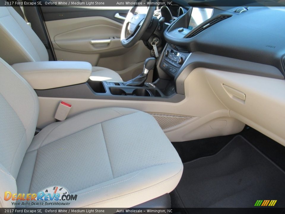 2017 Ford Escape SE Oxford White / Medium Light Stone Photo #12