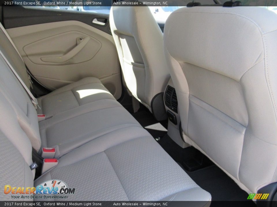 2017 Ford Escape SE Oxford White / Medium Light Stone Photo #13