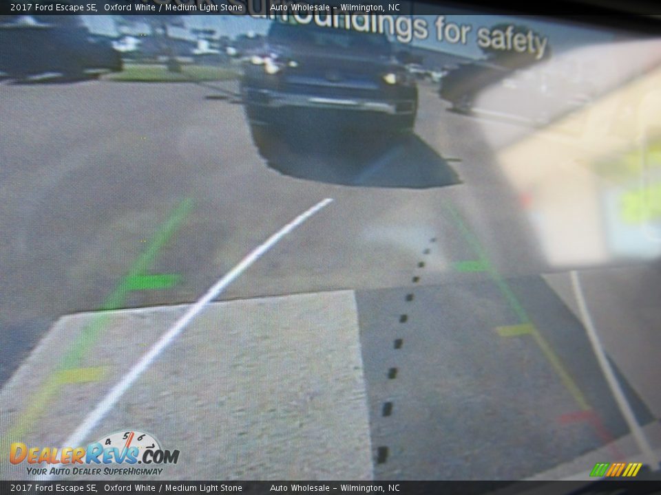 2017 Ford Escape SE Oxford White / Medium Light Stone Photo #18