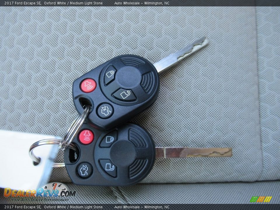 2017 Ford Escape SE Oxford White / Medium Light Stone Photo #20