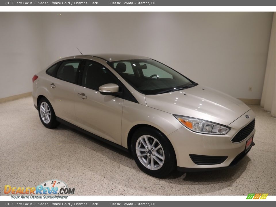 2017 Ford Focus SE Sedan White Gold / Charcoal Black Photo #1