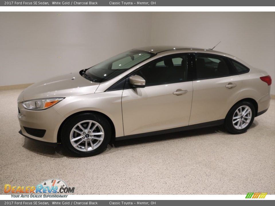 2017 Ford Focus SE Sedan White Gold / Charcoal Black Photo #3