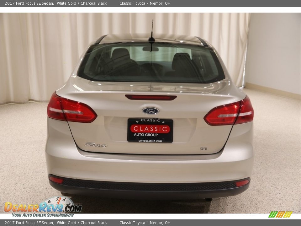 2017 Ford Focus SE Sedan White Gold / Charcoal Black Photo #4