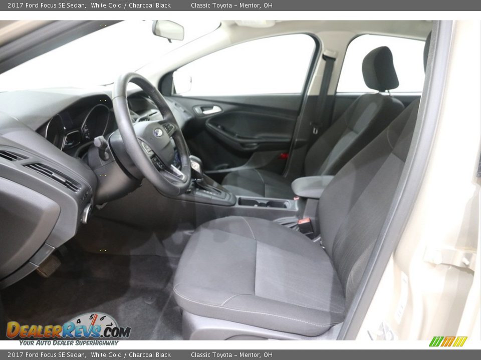 2017 Ford Focus SE Sedan White Gold / Charcoal Black Photo #6