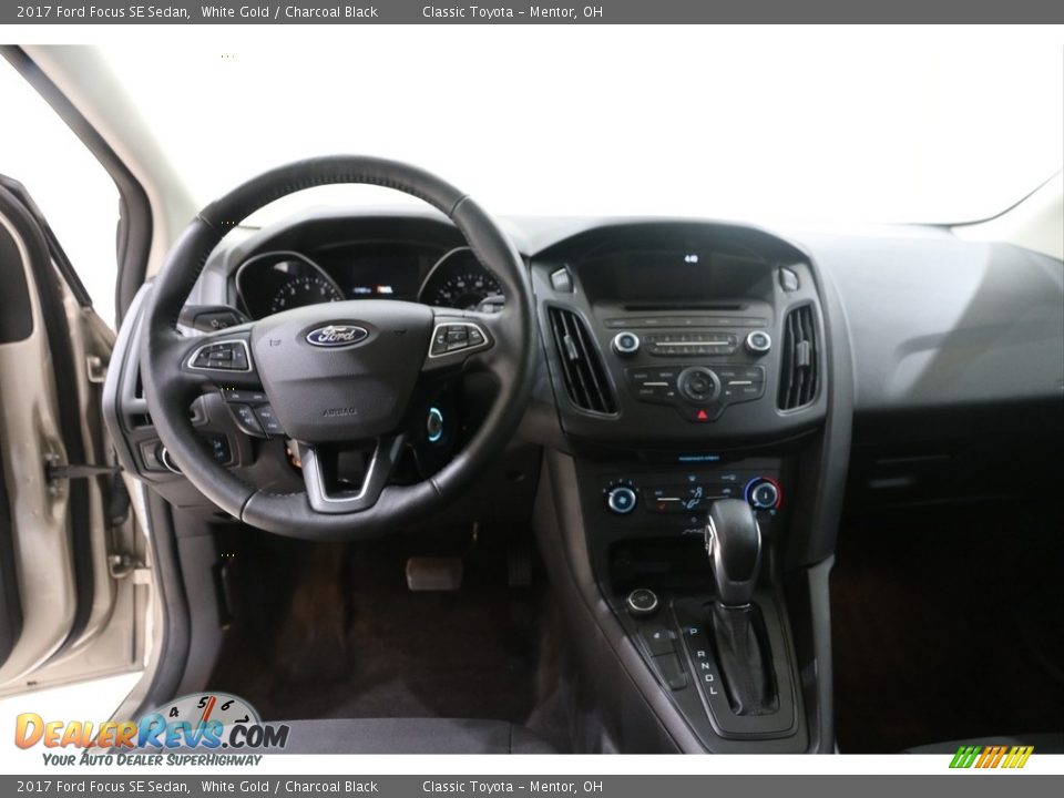 2017 Ford Focus SE Sedan White Gold / Charcoal Black Photo #7
