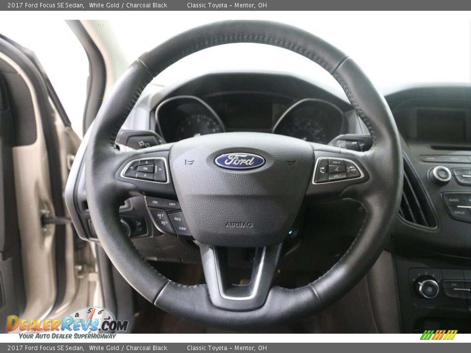 2017 Ford Focus SE Sedan White Gold / Charcoal Black Photo #8