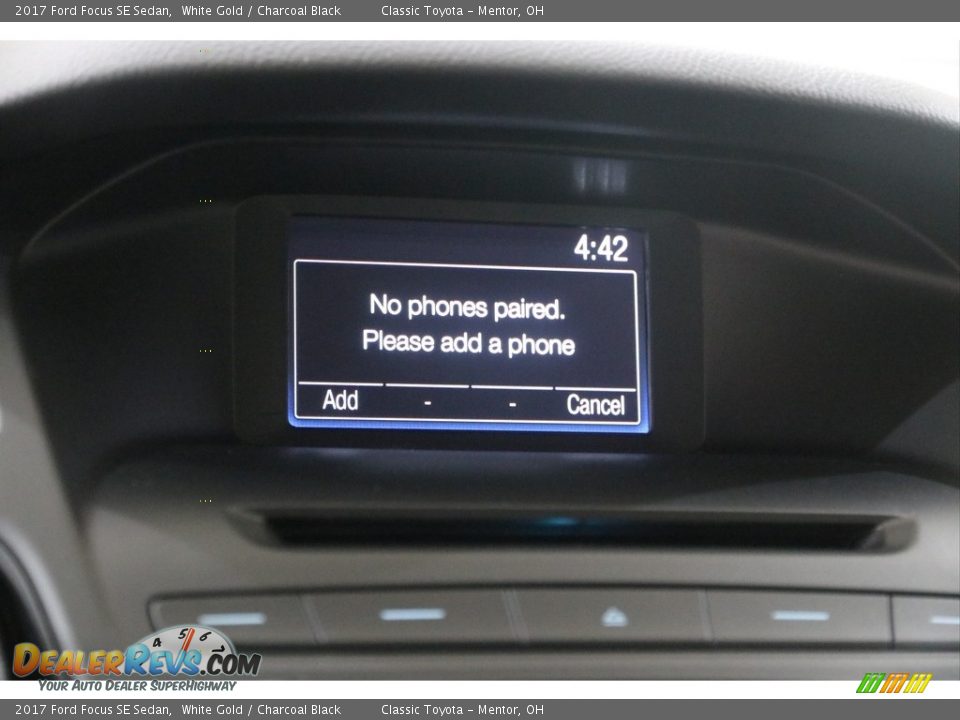 2017 Ford Focus SE Sedan White Gold / Charcoal Black Photo #12