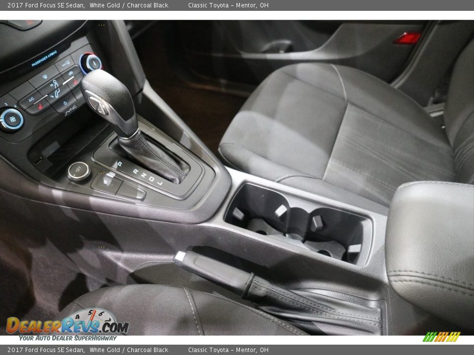 2017 Ford Focus SE Sedan White Gold / Charcoal Black Photo #13