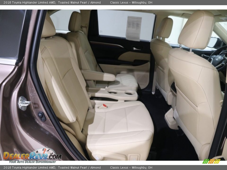 2018 Toyota Highlander Limited AWD Toasted Walnut Pearl / Almond Photo #17