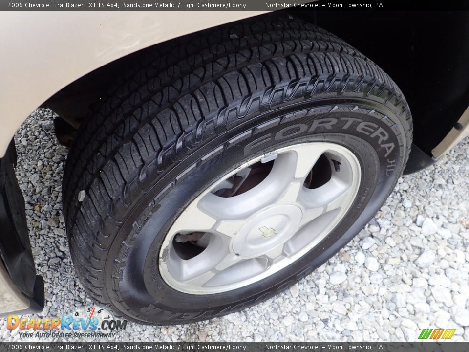 2006 Chevrolet TrailBlazer EXT LS 4x4 Sandstone Metallic / Light Cashmere/Ebony Photo #6