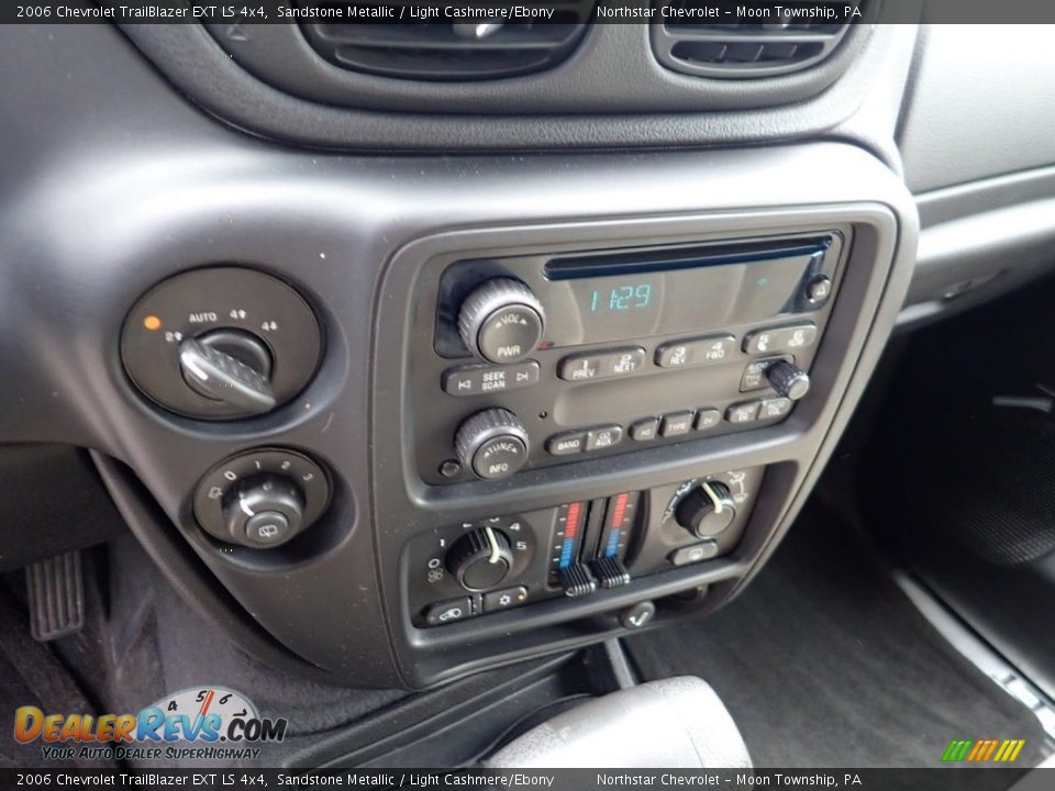 2006 Chevrolet TrailBlazer EXT LS 4x4 Sandstone Metallic / Light Cashmere/Ebony Photo #13