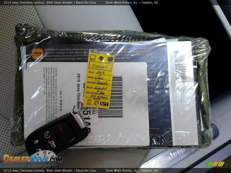 2019 Jeep Cherokee Limited Billet Silver Metallic / Black/Ski Grey Photo #29