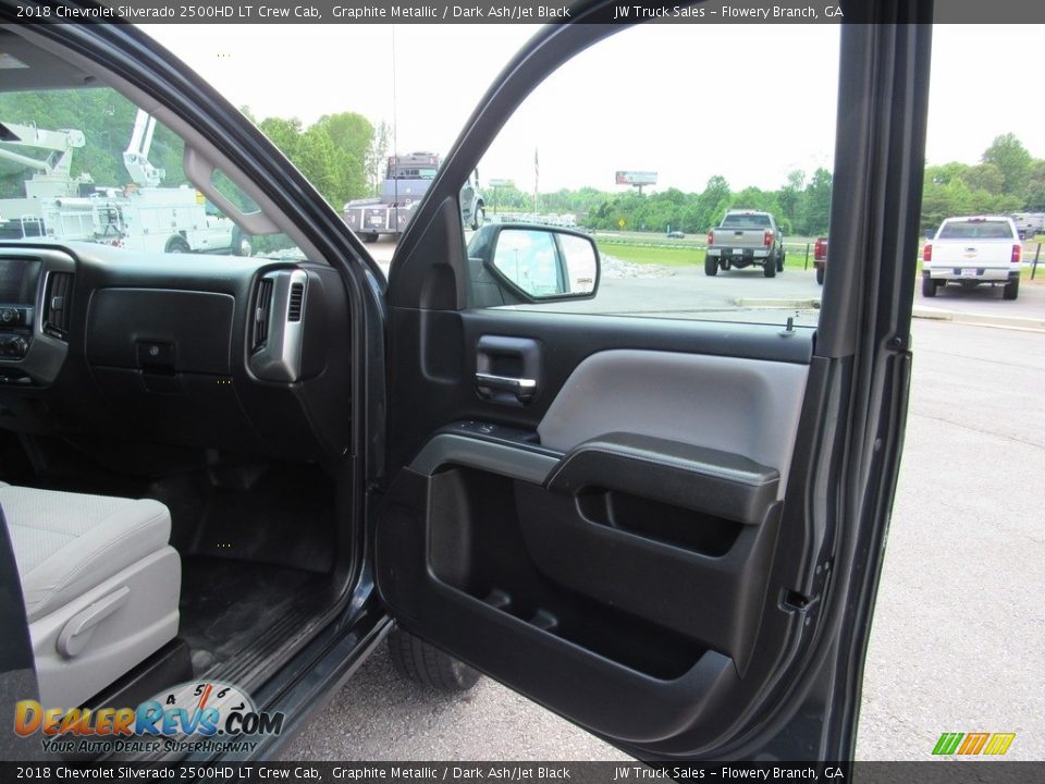 2018 Chevrolet Silverado 2500HD LT Crew Cab Graphite Metallic / Dark Ash/Jet Black Photo #30