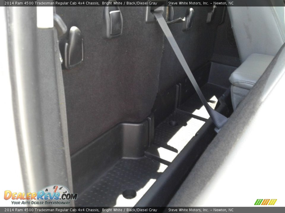 2014 Ram 4500 Tradesman Regular Cab 4x4 Chassis Bright White / Black/Diesel Gray Photo #21