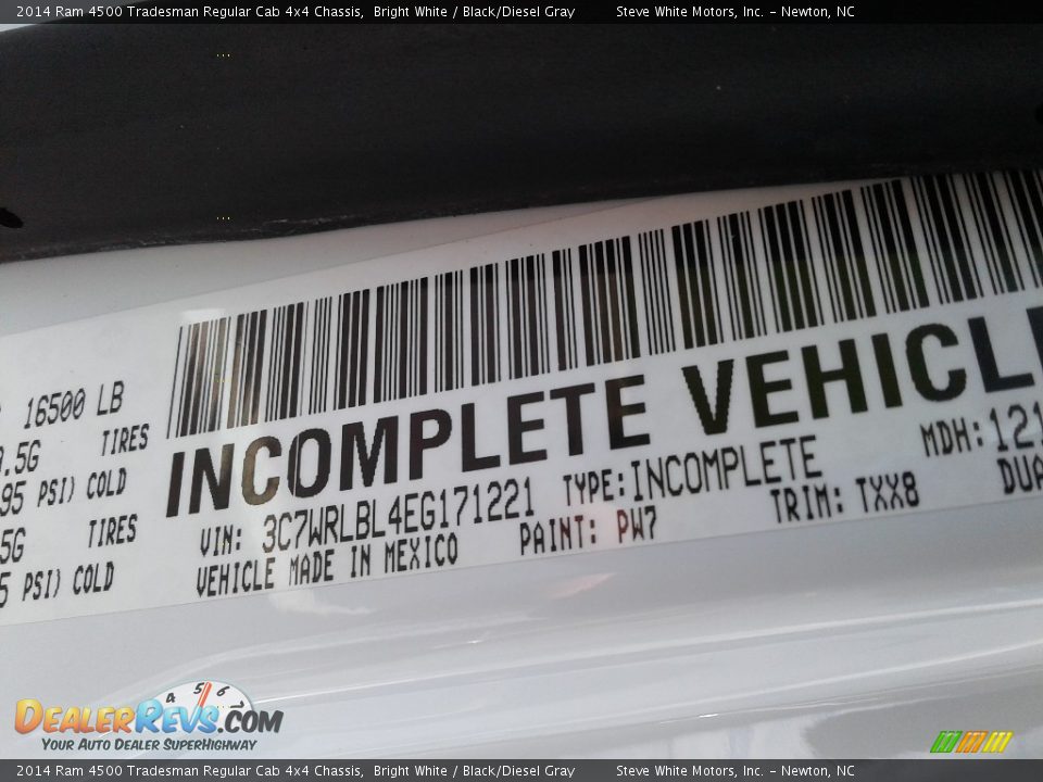 2014 Ram 4500 Tradesman Regular Cab 4x4 Chassis Bright White / Black/Diesel Gray Photo #29