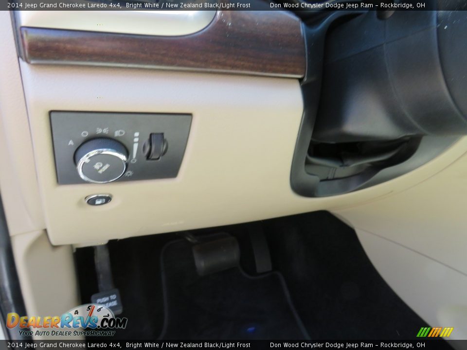 2014 Jeep Grand Cherokee Laredo 4x4 Bright White / New Zealand Black/Light Frost Photo #18