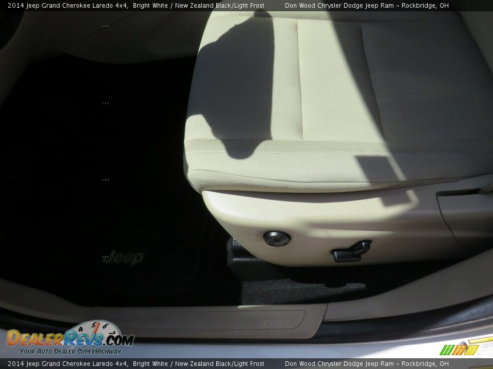 2014 Jeep Grand Cherokee Laredo 4x4 Bright White / New Zealand Black/Light Frost Photo #19
