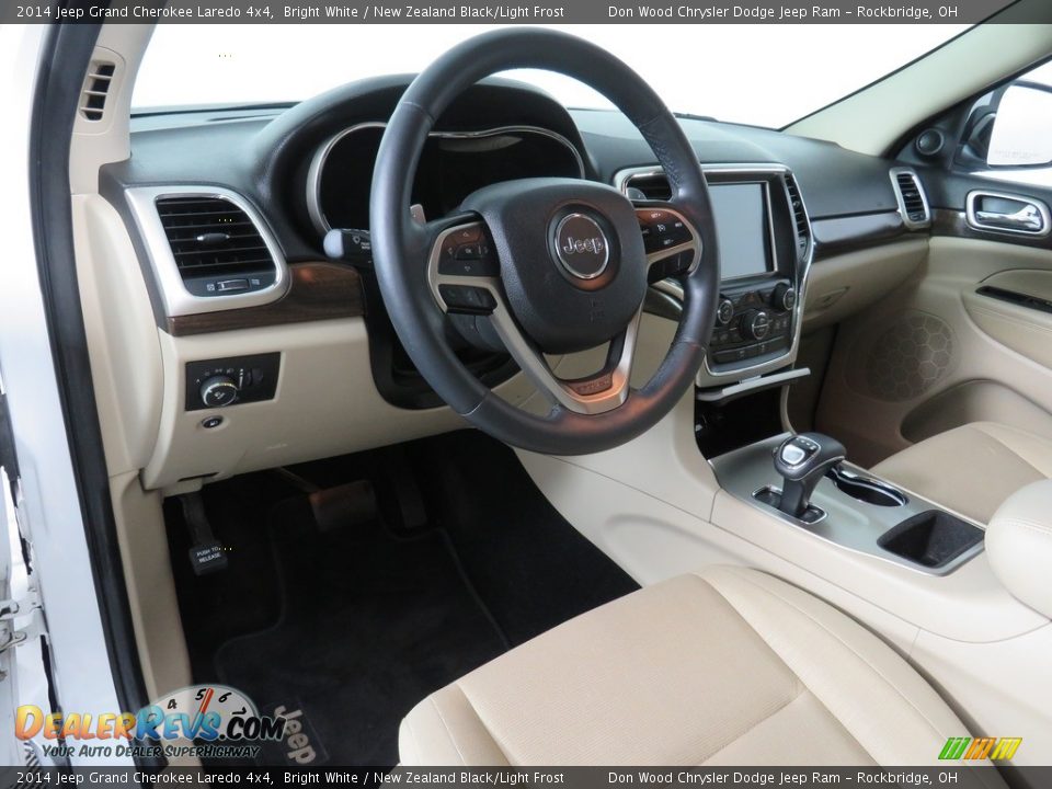 2014 Jeep Grand Cherokee Laredo 4x4 Bright White / New Zealand Black/Light Frost Photo #28