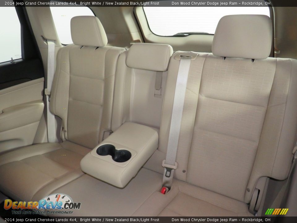 2014 Jeep Grand Cherokee Laredo 4x4 Bright White / New Zealand Black/Light Frost Photo #29