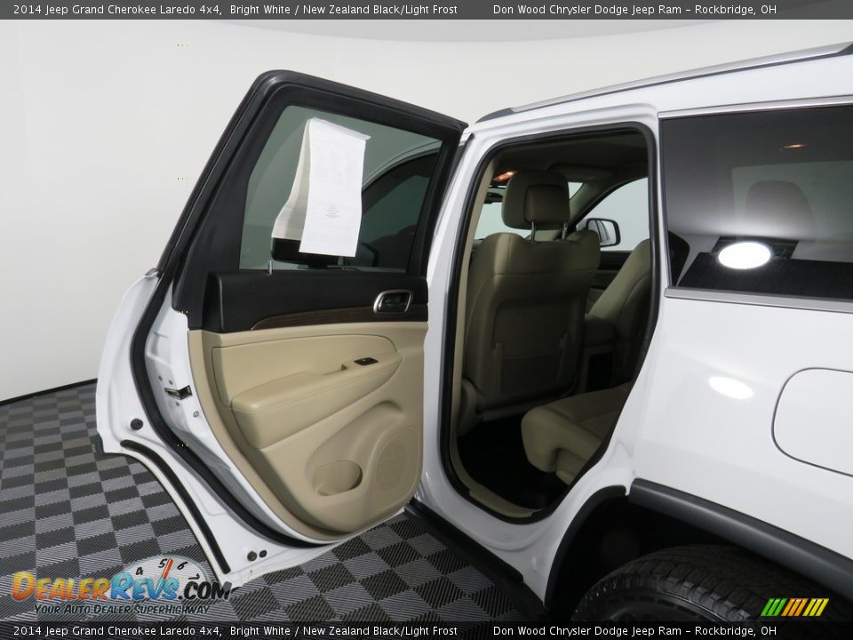 2014 Jeep Grand Cherokee Laredo 4x4 Bright White / New Zealand Black/Light Frost Photo #30