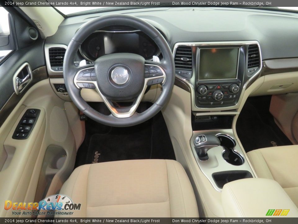 2014 Jeep Grand Cherokee Laredo 4x4 Bright White / New Zealand Black/Light Frost Photo #32