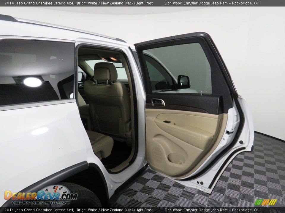 2014 Jeep Grand Cherokee Laredo 4x4 Bright White / New Zealand Black/Light Frost Photo #33