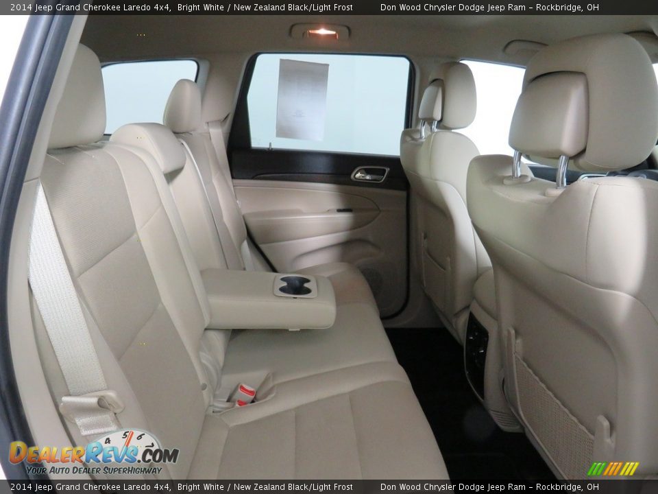 2014 Jeep Grand Cherokee Laredo 4x4 Bright White / New Zealand Black/Light Frost Photo #34