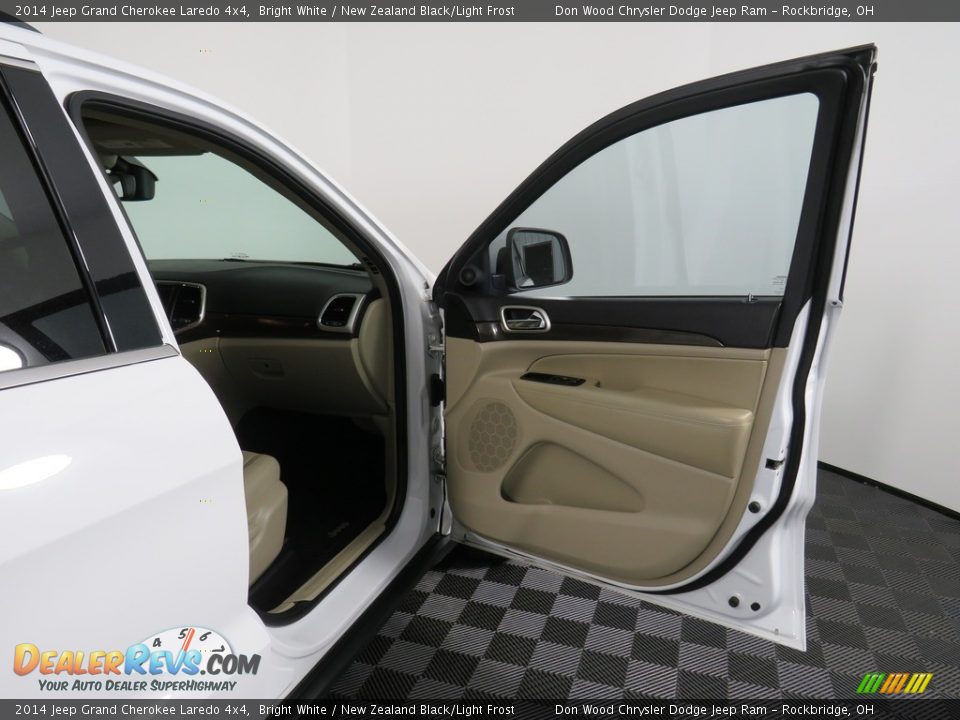 2014 Jeep Grand Cherokee Laredo 4x4 Bright White / New Zealand Black/Light Frost Photo #35