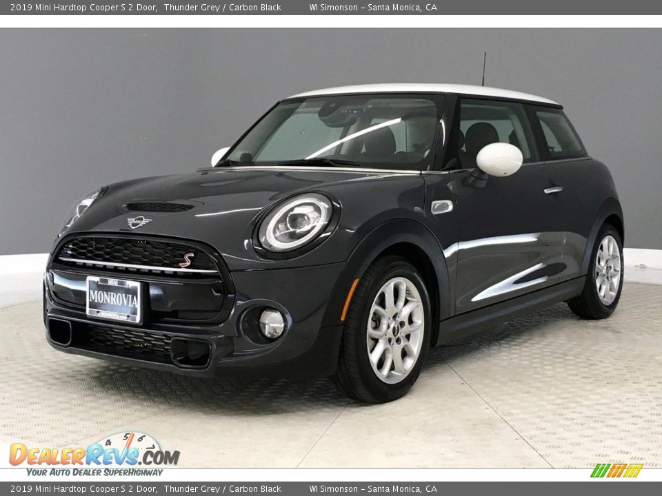 Front 3/4 View of 2019 Mini Hardtop Cooper S 2 Door Photo #12